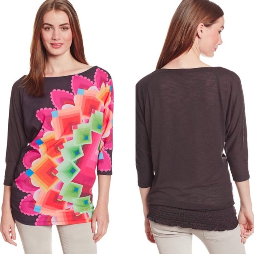 Desigual top shirt black and geometric shapes